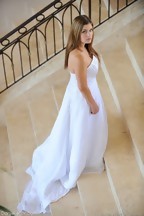 Danielle Delaunay posa con un vestido de novia, foto 3