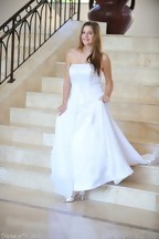 Danielle Delaunay posa con un vestido de novia, foto 9
