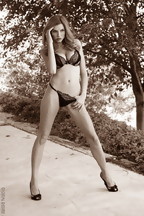 Fotos muy sexys de Jamie Lynn posando desnuda en blanco y negro, foto 1