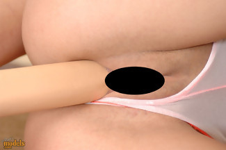 Julissa Delor masturbándose con un dildo doble, foto 10