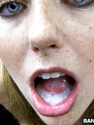 Emma Ash y desconocido