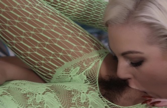 Janice Griffith sodomiza con un strap-on a Jenna Ivory , foto 10